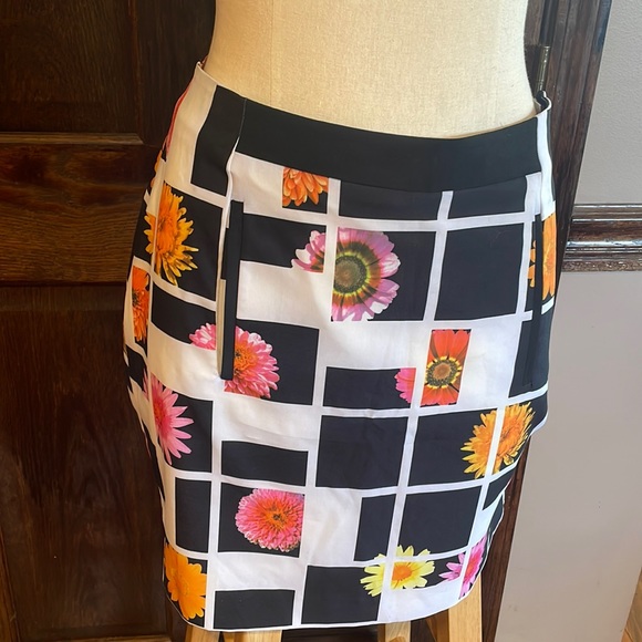 Golf Skirt / Skort - Picture 2 of 8